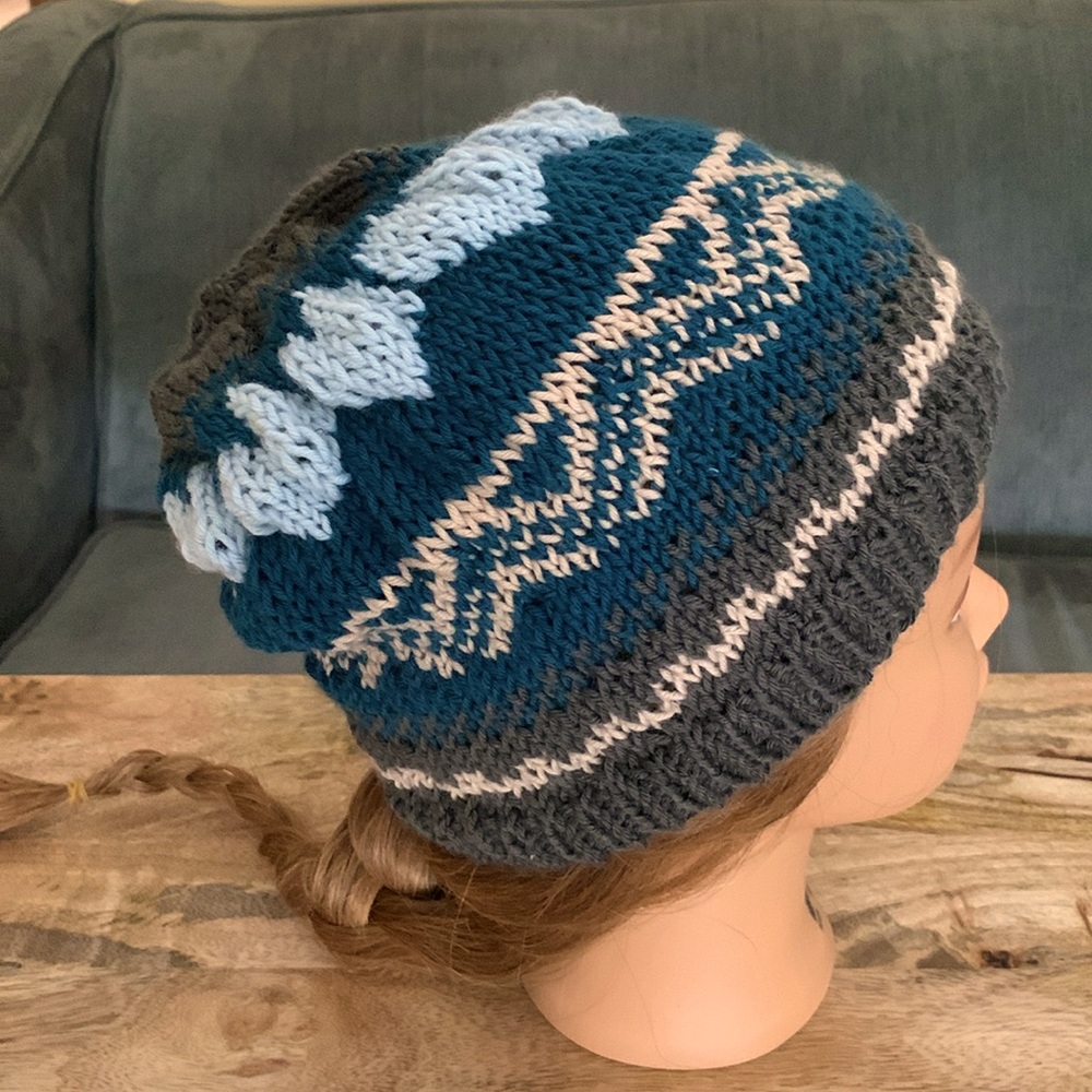 Fair Isle Hand Knitted Hat with Hearts and geometrical pattern -Merino Superwash - Picture 5 of 11